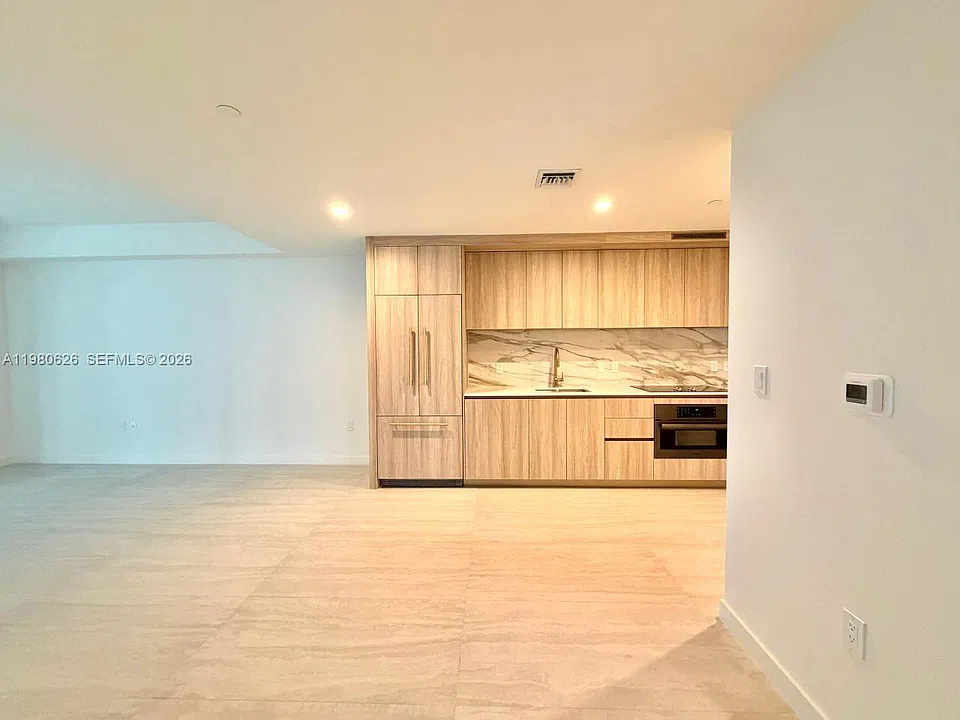 77 SE 5th St #2506