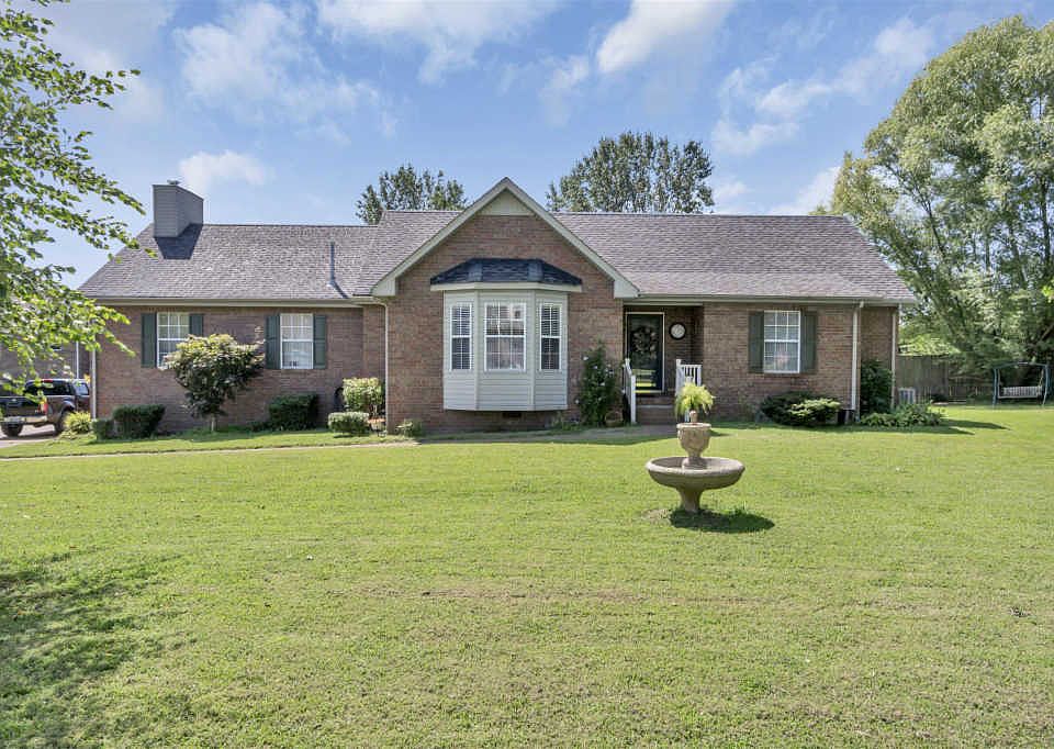 1st image of 308 Winston Dr
