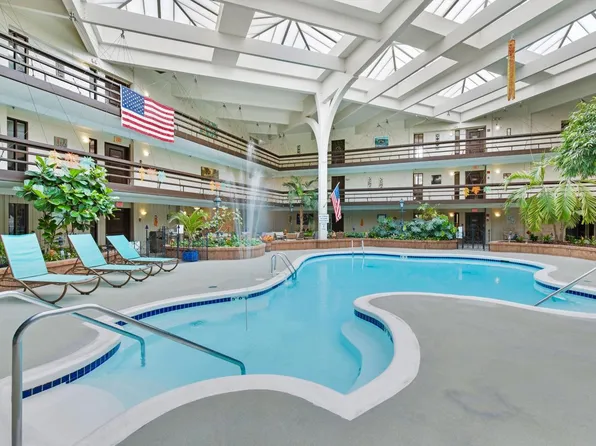 5200 S Tuckaway BOULEVARD #224, Greenfield, WI 53221