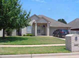 6611 NW Creekside Ct, Lawton, OK 73505