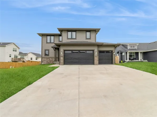 612 32nd St SW, Altoona, IA 50009