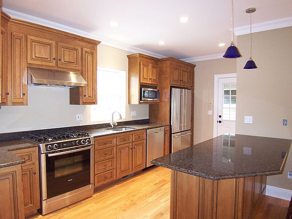 Kitchen w/stainless appliances & center island