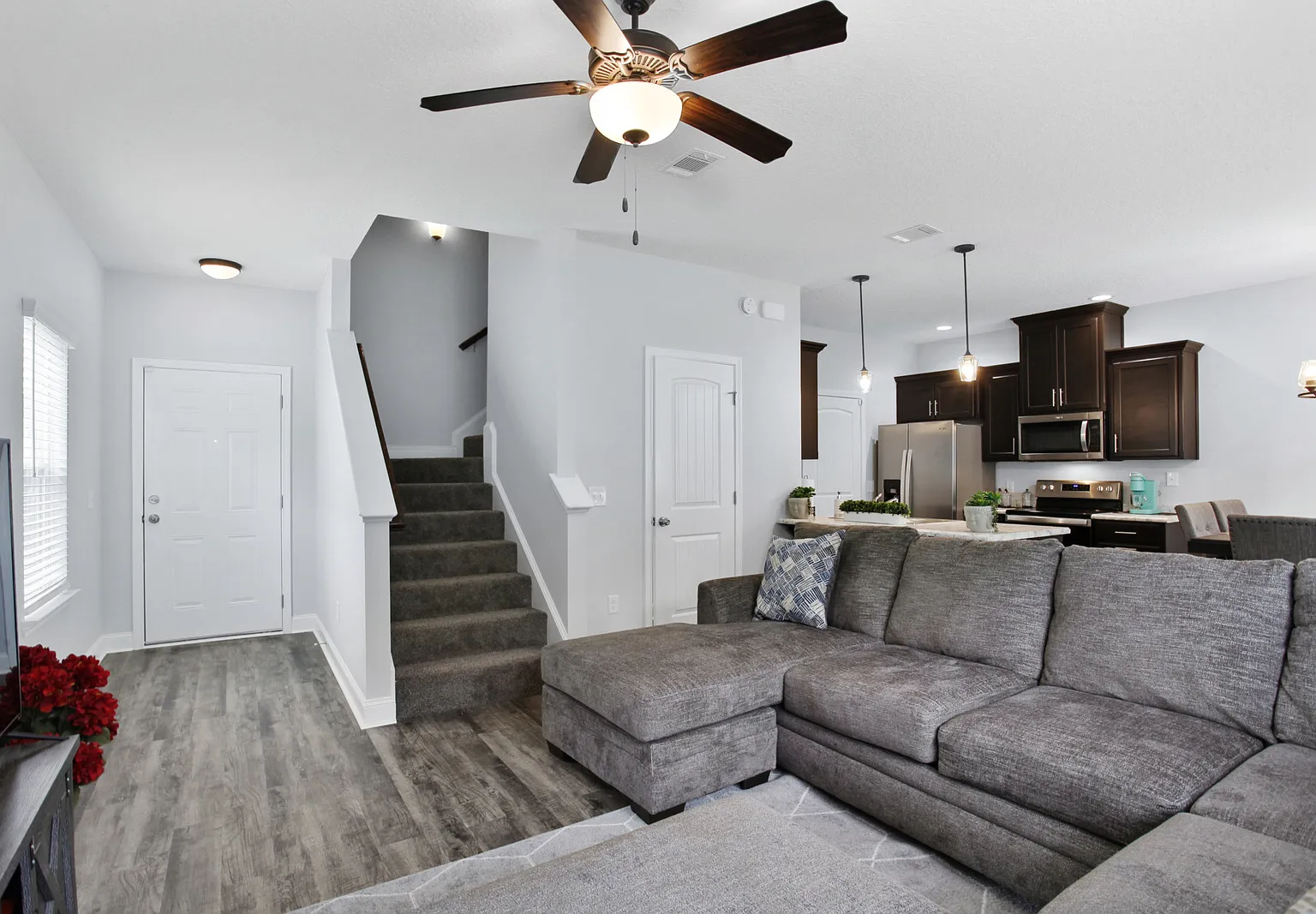 3 bed, 2.5 bath, 1462 sqft, $1,900 — Photo 1