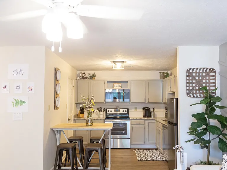 115 E Glenwood Ave #2 — Photo 4