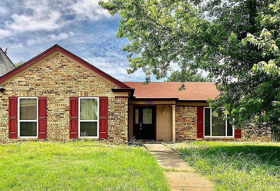 1st image of 2213 Country Oaks Dr