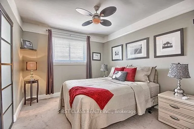 28 Collins Cres #UPPER — Photo 7