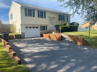 31 Chippy Ln, Methuen, MA 01844