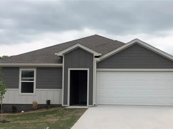 104 NW Granny Smith St, Gentry, AR 72734