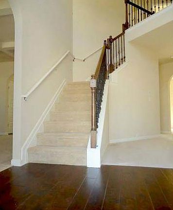 3rd image of 884 Parkside Place Ave
