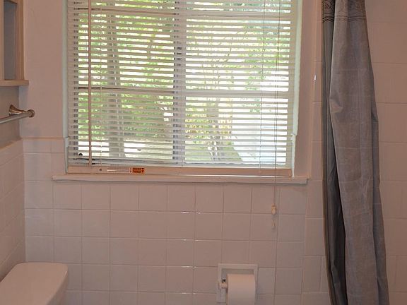 5th image of 225 W Norwood Ct