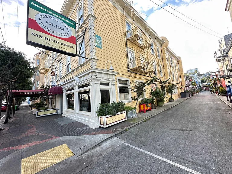 576 Chestnut St — Photo 44