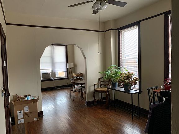 3rd image of 906 N Western Ave #2