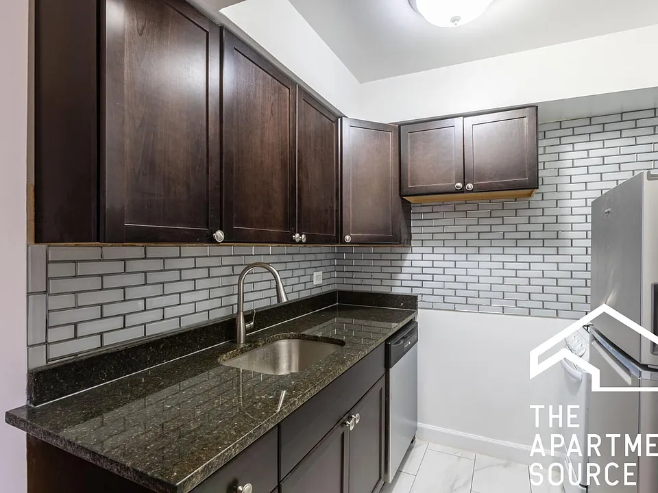 6830 N Sheridan Rd #563