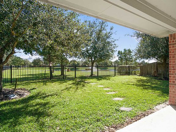 4th image of 4930 Royal Arbor Ln