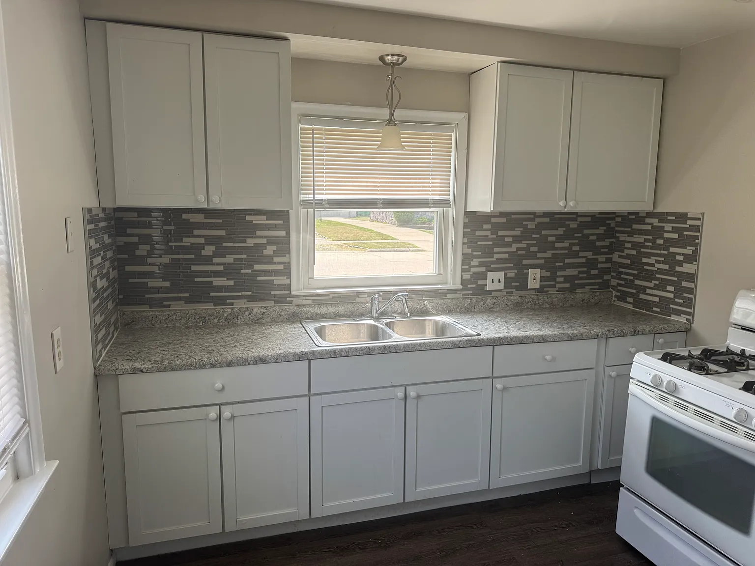 2 bed, 900 sqft, $1,500 — Photo 4