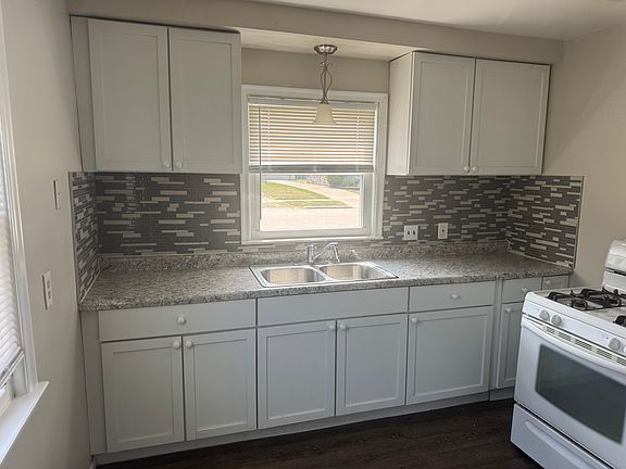 4th image of 17266 Cicotte Ave
