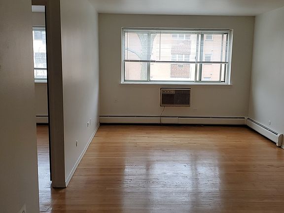4th image of 5949 N Kenmore Ave #302