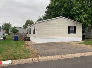 315 Red Oak Dr #87, Coopersville, MI 49404