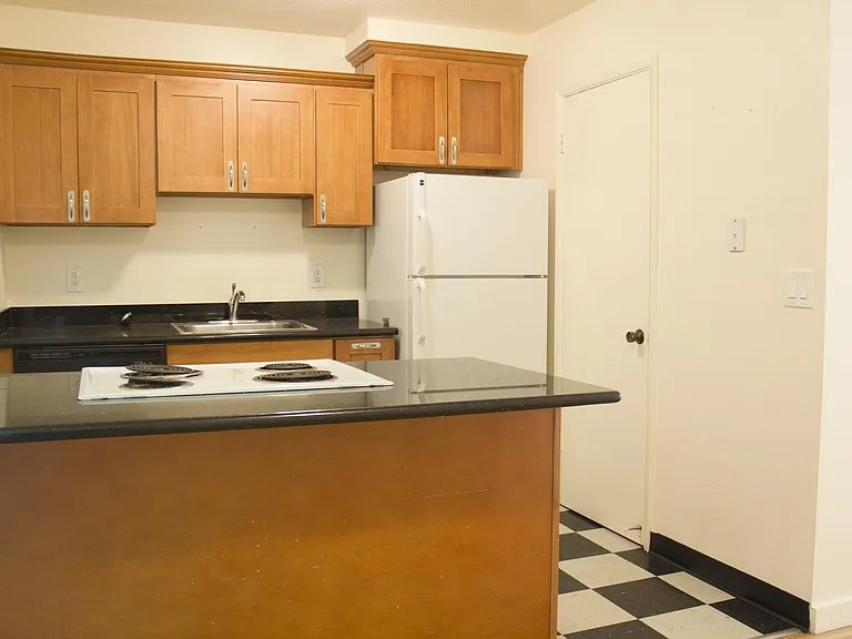 426 NE 75th Ave — Photo 64