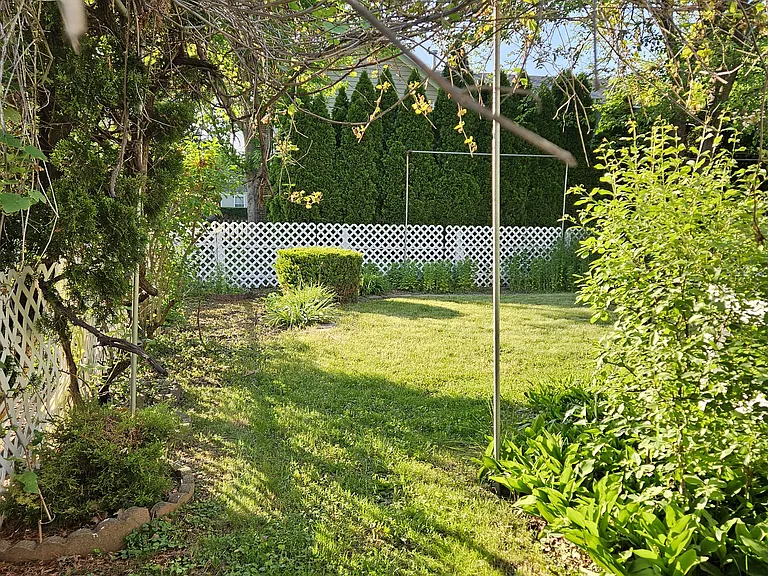 10 Mayflower Rd — Photo 27