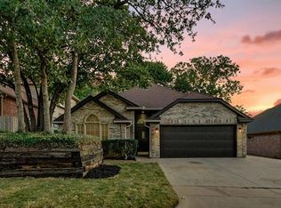 1508 Arbor Ridge Dr, Fort Worth, TX 76112