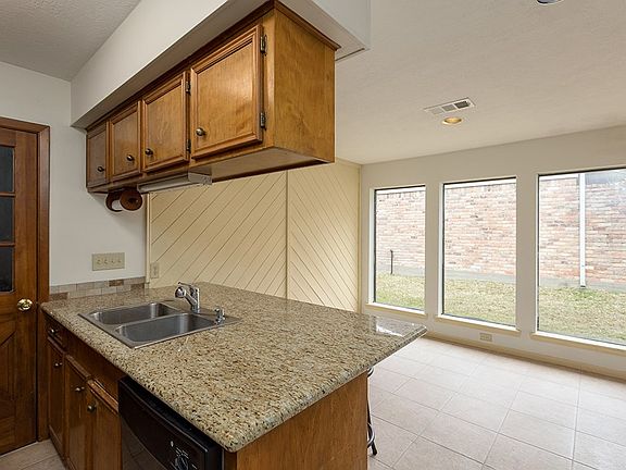 5th image of 308 Lee Ln