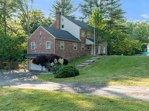 341 Crum Creek Ln, Newtown Square, PA 19073