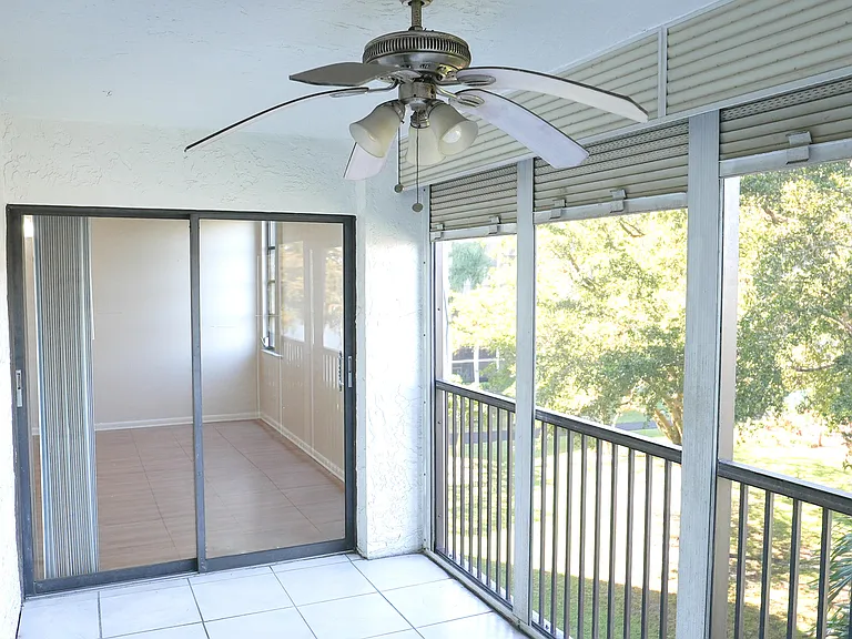 2112 S Cypress Bend Dr #404 — Photo 9