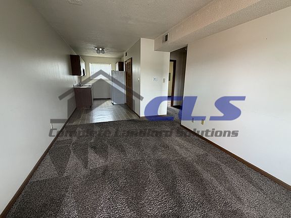 2nd image of 820 Poplar St APT 13