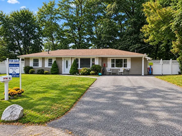 52 Dodge Rd, Brockton, MA 02302