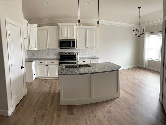 5th image of 325 Sophia Ln