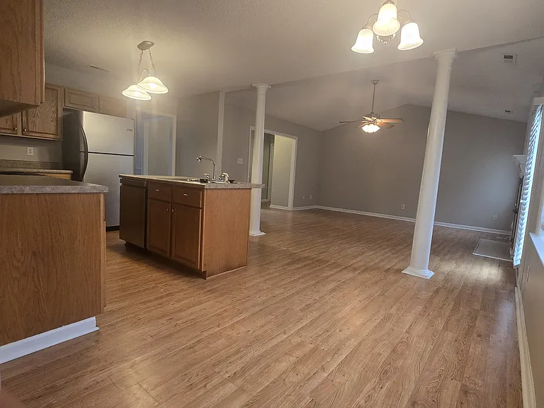 432 Spring Dr — Photo 4