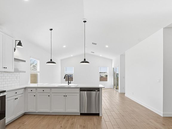 4th image of 23375 W Raymond Street