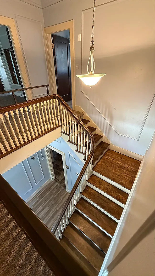 8 bed, 4923 sqft, $2,000 — Photo 3