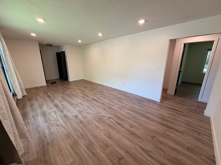 318 N Park St — Photo 9