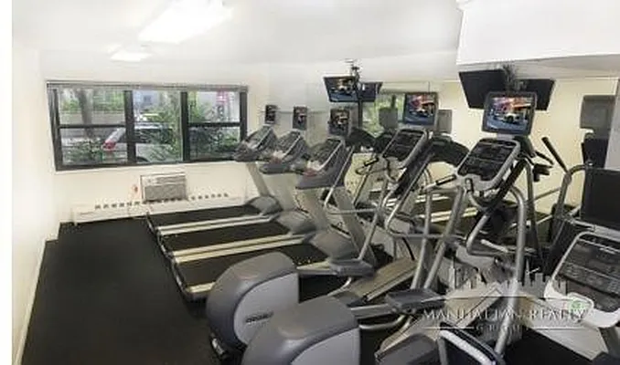 Rented by Manhattan Realty Group | media 9