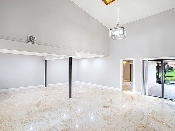 5th image of 6187 Laurel Ln APT C