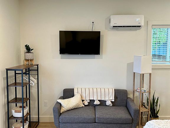 5th image of 765 Lincoln St #1