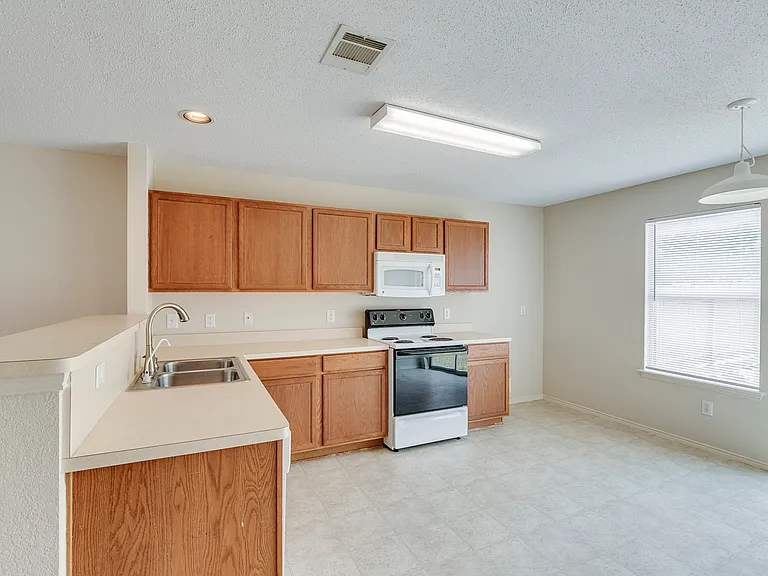 2920 Pima Ln — Photo 3