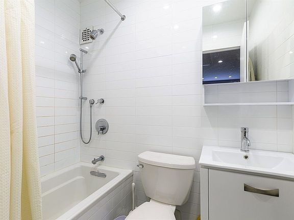 5th image of 434 W 19th St #5D1
