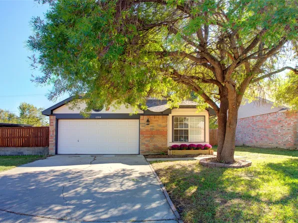 1504 Woodfern Dr, Arlington, TX 76018