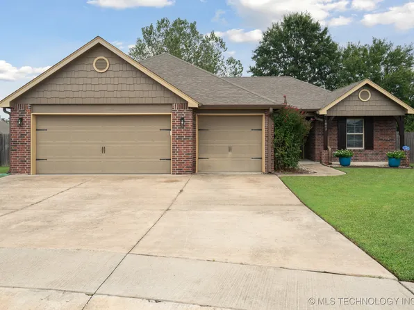 1802 Tulip Ct, Claremore, OK 74019