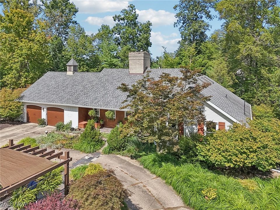 1st image of 990 Shorewood Dr