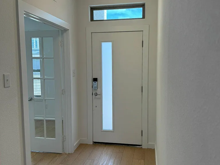 2817 Foxwood St — Photo 35