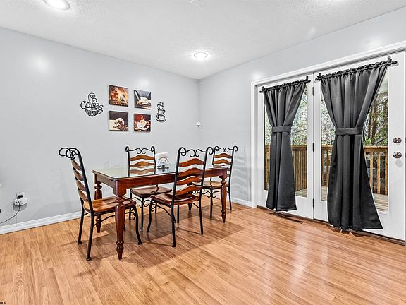 4th image of 846 Tremont St