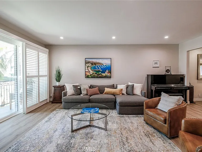 1219 S Catalina Ave — Photo 2
