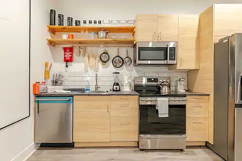 3rd image of 2704-2706 Geyer Ave