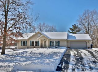 809 Pine Dr, Wisconsin Dells, WI 53965