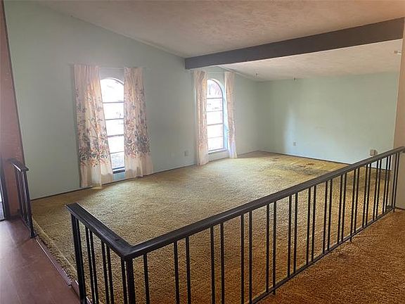 3rd image of 5000 Brandenburg Ln