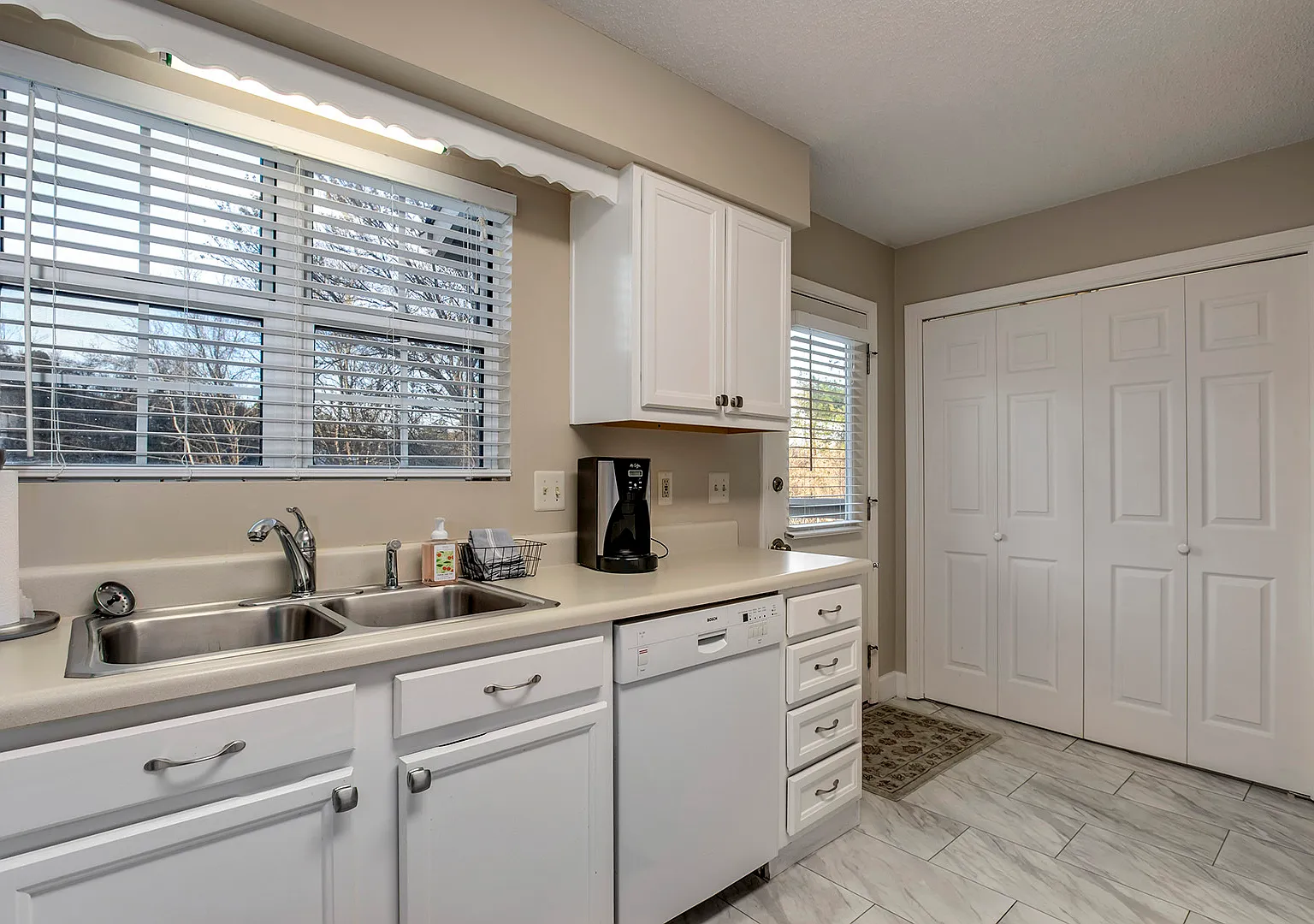 308 Chota View Place - 1 — Photo 2